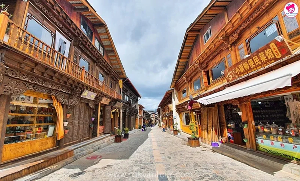 เดินเล่น ย่านเมืองเก่า แชงกรีล่า สุดคลาสสิกที่ Dukezong Ancient Town