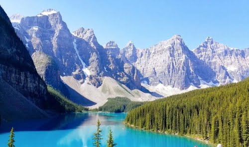 Moraine Lake ทะเลสาบสีฟ้าสดใสแห่งแคนาดา