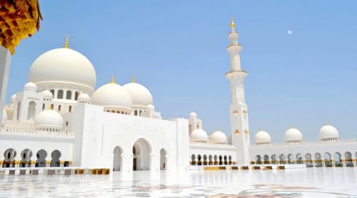 Sheikh Zayed Grand Mosque หนึ่งในมัสยิดที่สวยที่สุดในโลก